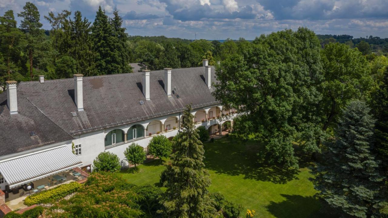 Boutique Hotel Zum Oberjaeger, Schloss Lackenbach Екстер'єр фото